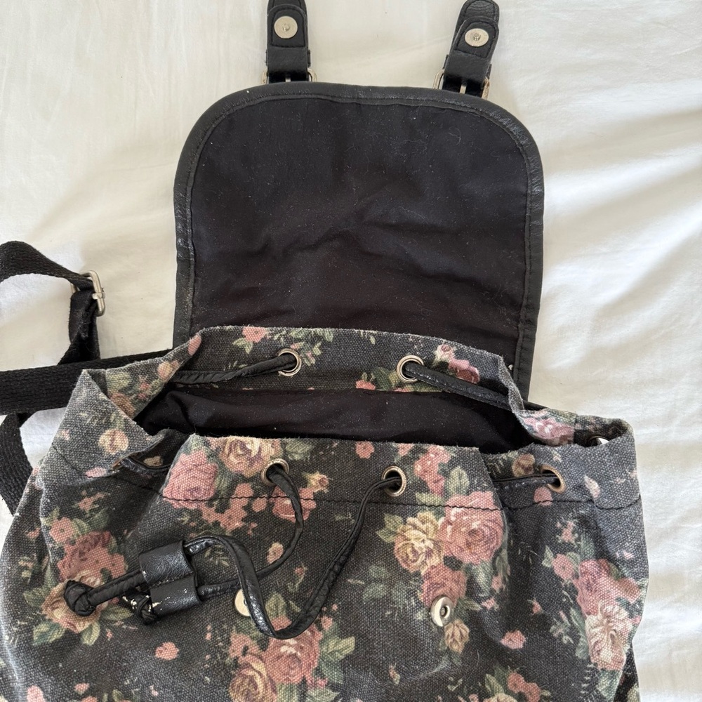 Rose Backpack - Picture 9 of 12